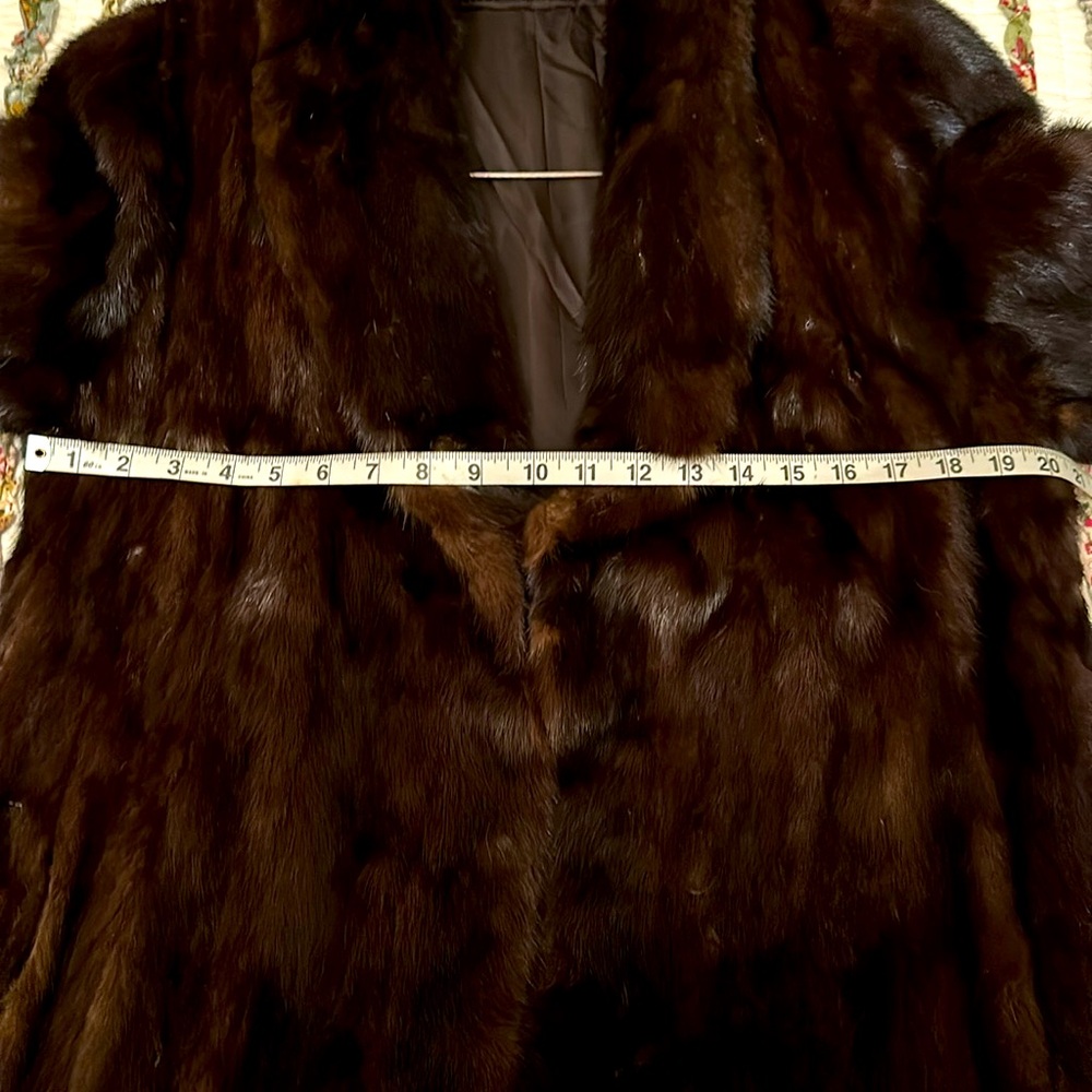 Full length vintage genuine natural mink coat.
Size 10 - Picture 7 of 8